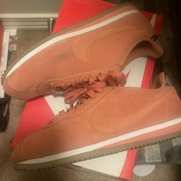 Women’s classic Cortez alc prem. Size 7 women’s. - Picture 3 of 14